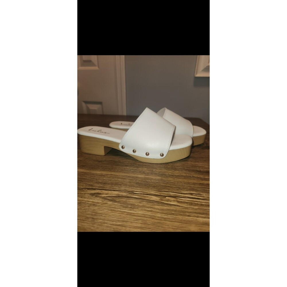 Lulus white sandals faux wooden block heel w/studs along sides Women’s Sz 8.